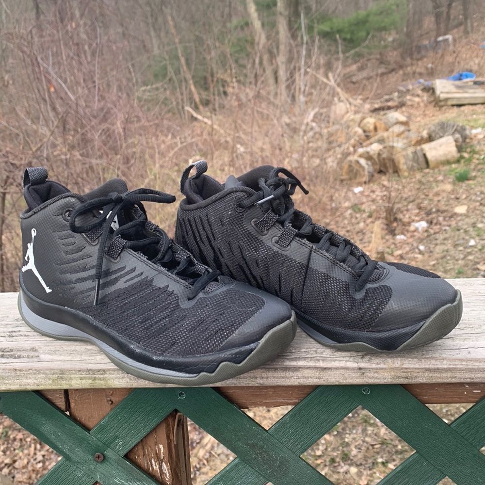 Nike Jordan Super Fly 5 Black Sneakers Sz 6Y